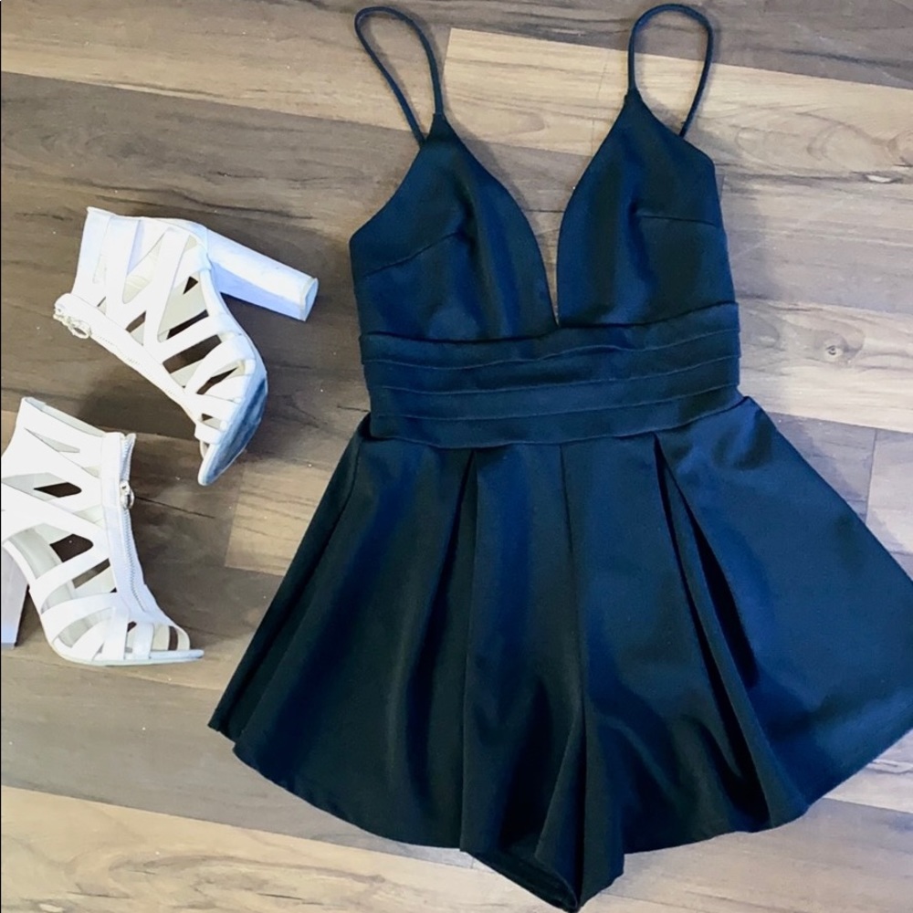 Cute black romper dress size small - Picture 1 of 5